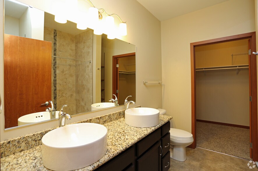 More Photos Of 401 N Washington St, Green Bay Apartments For Sale