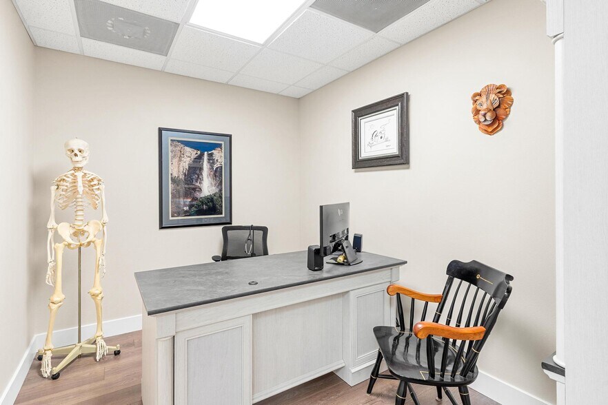 More Photos Of 920 ROLLING ACRES Rd, Lady Lake Medical For Sale