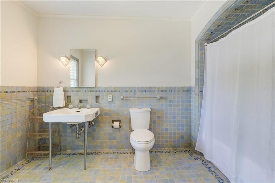 More Photos Of 17 E Main St, Thomasville Storefront Retail Office For Sale