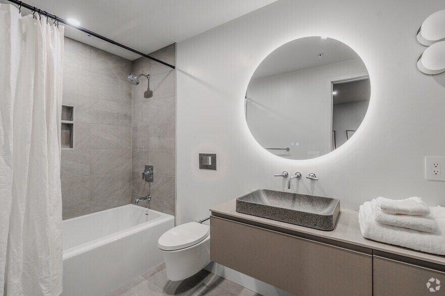 More Photos Of 517 W Main St, Madison Apartments For Lease