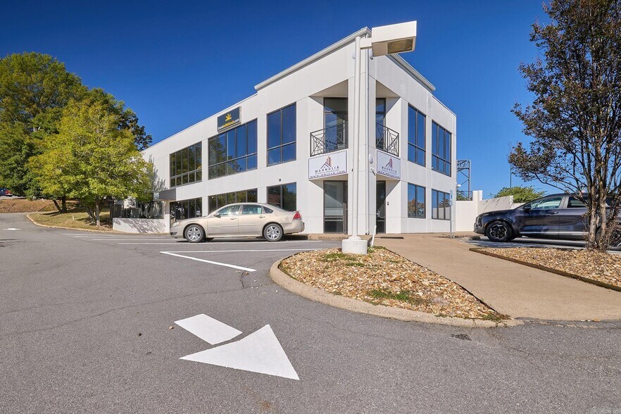 More Photos Of 10901 Financial Centre Pky, Little Rock Office For Sale