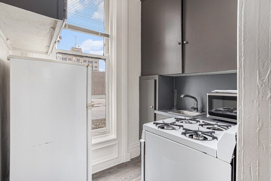 More Photos Of 701 Center Ave, Bay City Apartments For Sale