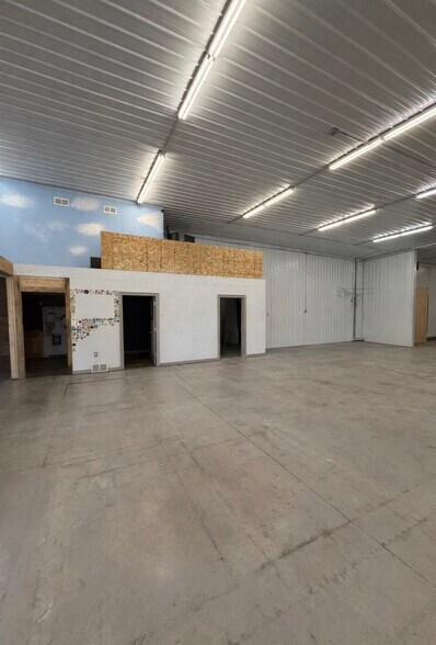 More Photos Of W5037 Amy Ave, Kaukauna Service For Lease