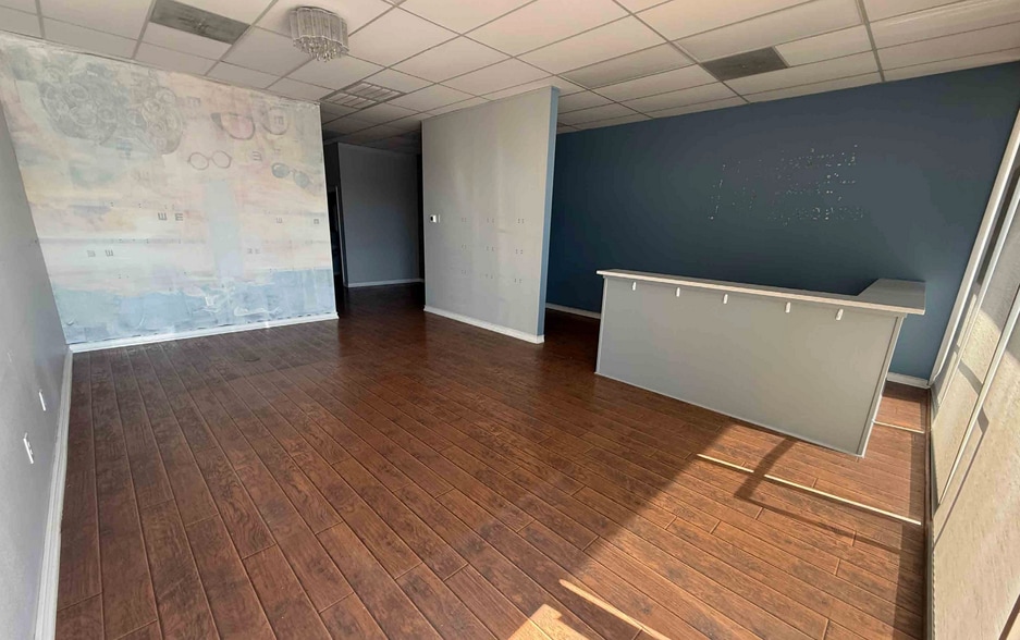 More Photos Of 900-930 N Austin Ave, Georgetown Unknown For Lease