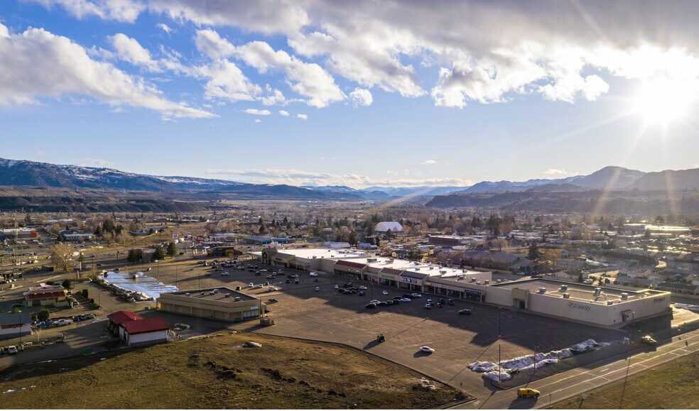 More Photos Of 609 Omache Dr, Omak Storefront Retail Office For Lease
