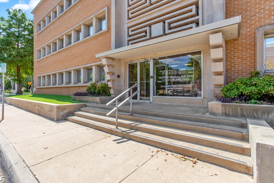More Photos Of 1111 N Lee Ave, Oklahoma City Medical For Lease