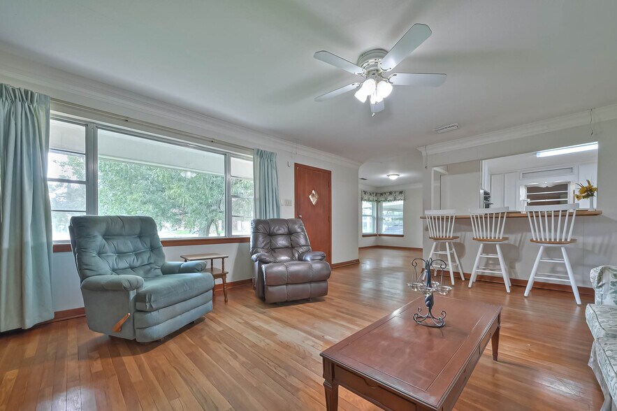 More Photos Of 8713 Wayfarer Ln, Houston Loft Creative Space For Sale