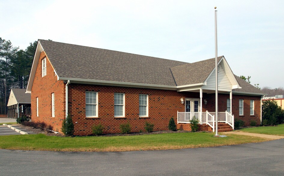 More Photos Of 10300 Corporate Rd, Petersburg Office For Sale