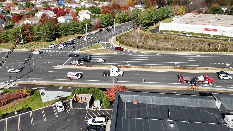 More Photos Of 2021-2093 Smith Haven Plz, Lake Grove Unknown For Lease