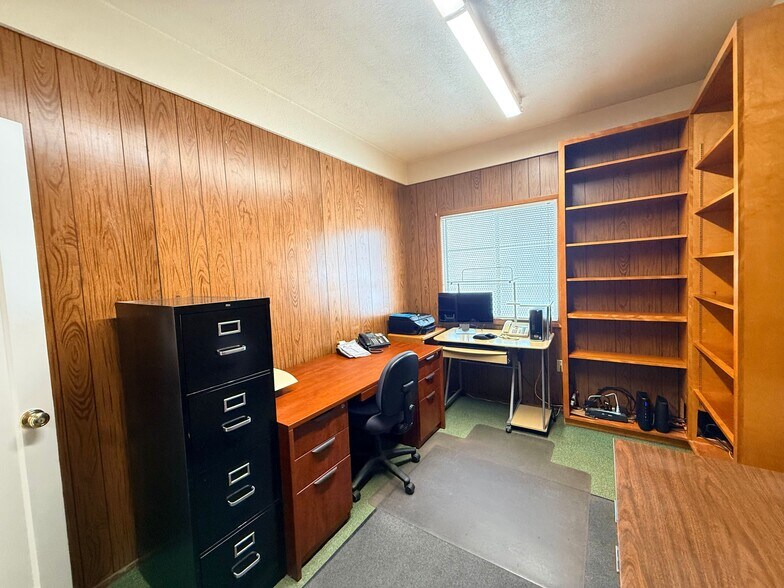 More Photos Of 1912 N 4th Ave, Pasco Office For Sale