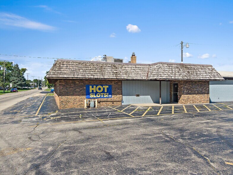 More Photos Of 927 E Railroad St, Sandwich Bowling Alley For Sale