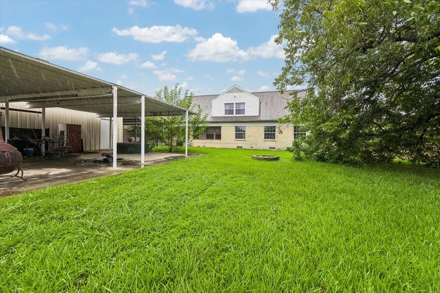 More Photos Of 1330 Des Jardines St, Houston Office Residential For Sale