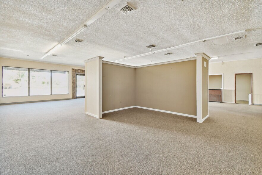 More Photos Of 1956 Kingsley Ave, Orange Park General Retail For Sale