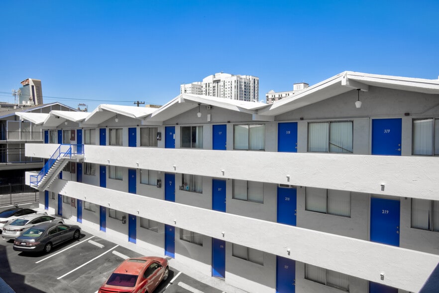 More Photos Of 200 S 8th St, Las Vegas Apartments For Sale