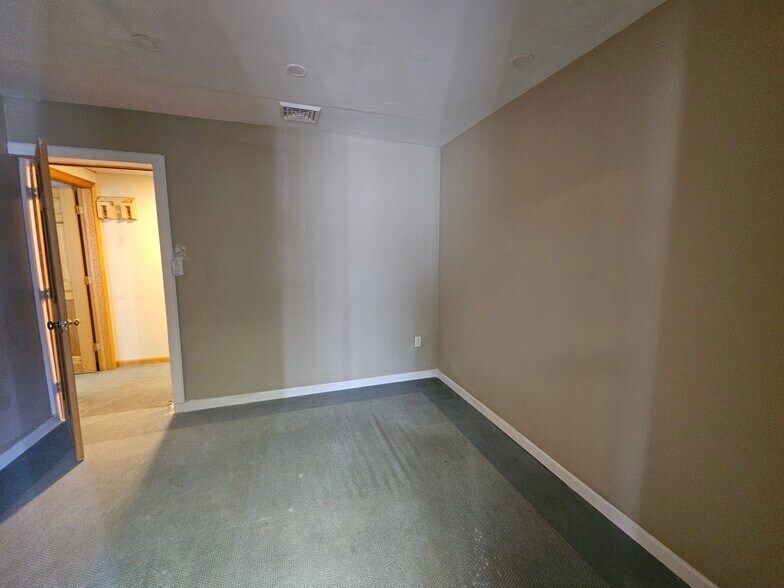 More Photos Of 1755 Meriden Waterbury Tpke, Plantsville Office Residential For Sale