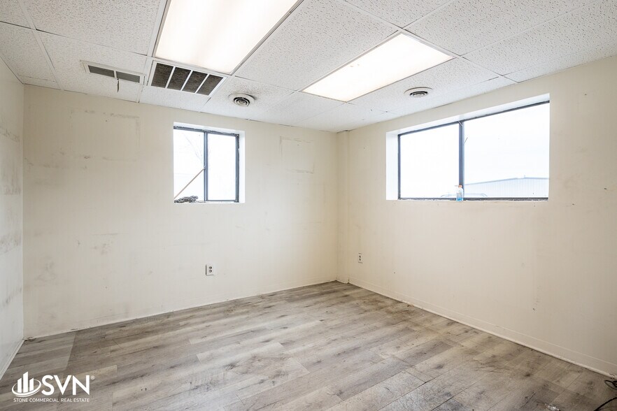 More Photos Of 136 Eisenhour Ct, Nicholasville Warehouse For Lease