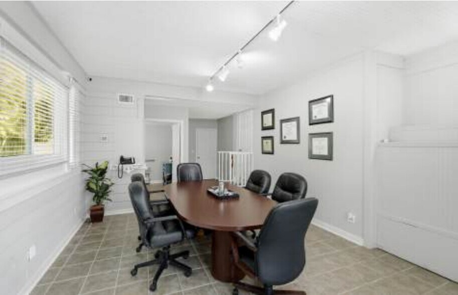 More Photos Of 1322 3rd Ave W, Bradenton Office Residential For Sale