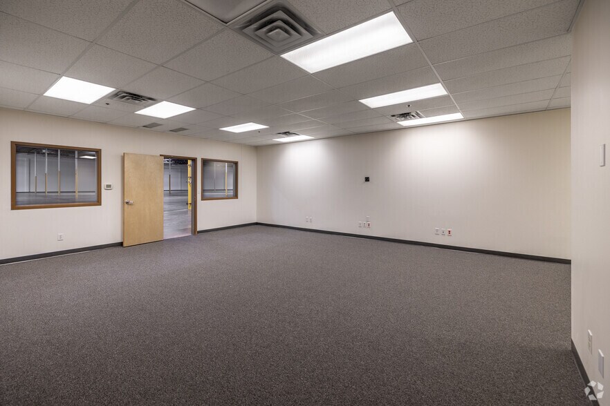 More Photos Of 3510 Pipestone Rd, Dallas Distribution For Lease