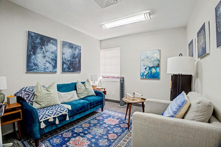 More Photos Of 555 W University Dr, Mesa Office For Sale