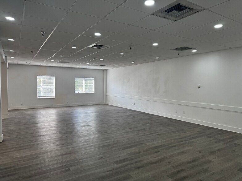 More Photos Of 9414-9488 Union Sq, Sandy Unknown For Lease