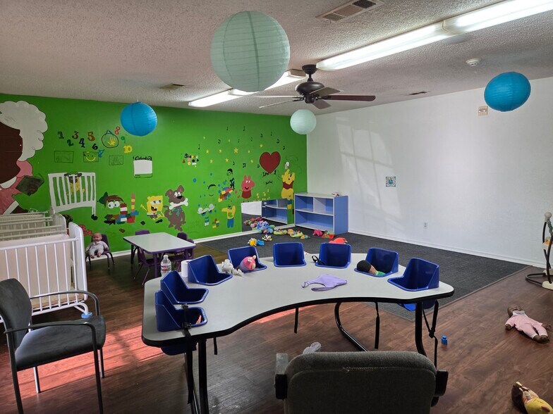 More Photos Of 1339 N Masters Dr, Dallas General Retail For Sale