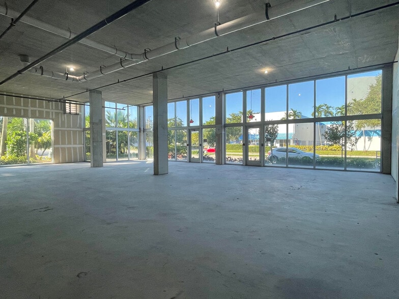 More Photos Of 10450 NW 33rd St, Doral Office For Sale