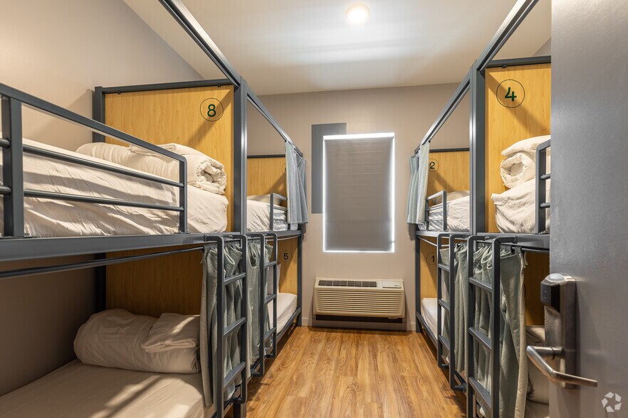 More Photos Of 1616 E Burnside St, Portland Hotel For Sale