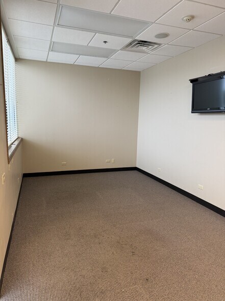 More Photos Of 22285 N Pepper Rd, Lake Barrington Medical For Lease