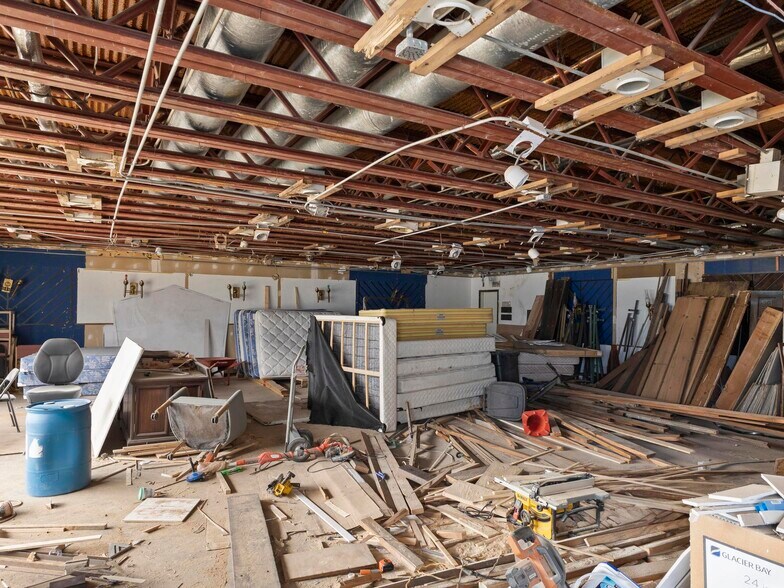 More Photos Of 935 9th Ave, Sidney Hotel For Sale