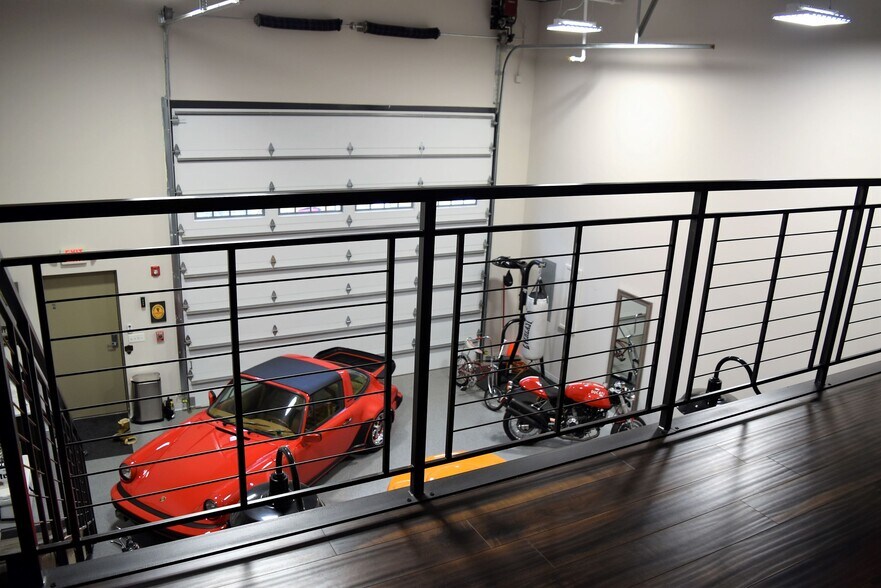 More Photos Of 2108-2260 Ferry Rd, Naperville Showroom For Sale