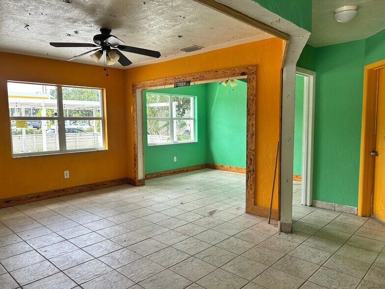 More Photos Of 5145 Gulfport Blvd S, Gulfport Restaurant For Sale
