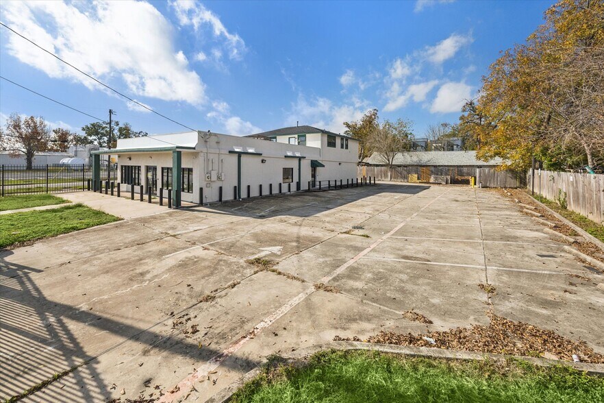 Primary Photo Of 4901 Yale St, Houston Office For Sale