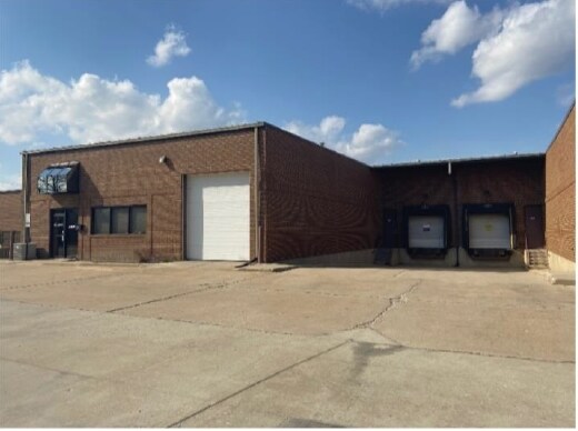 More Photos Of 230-238 Oakwood Rd, Lake Zurich Warehouse For Lease