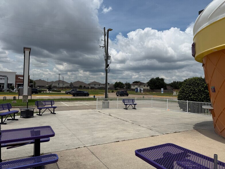 More Photos Of 7018 Fry Rd, Cypress Freestanding For Lease