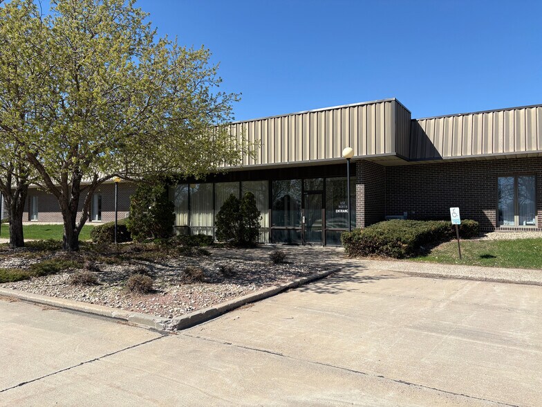 More Photos Of 1515 N Sanborn Blvd, Mitchell Office For Sale
