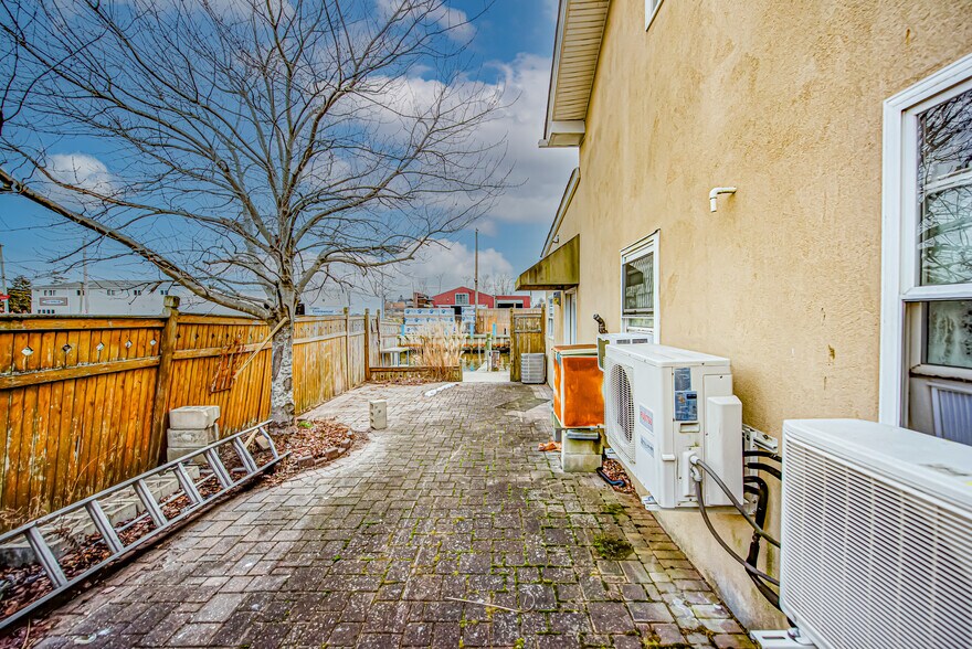 More Photos Of 9 Degnon Blvd, Bay Shore Office For Sale