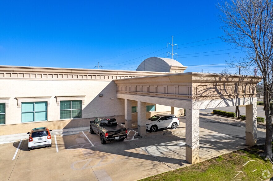 More Photos Of 1900 Ballpark Way, Arlington Office For Sale