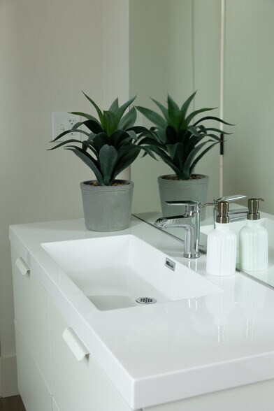 More Photos Of 401-403 Scott Blvd, Covington Storefront Retail Residential For Lease