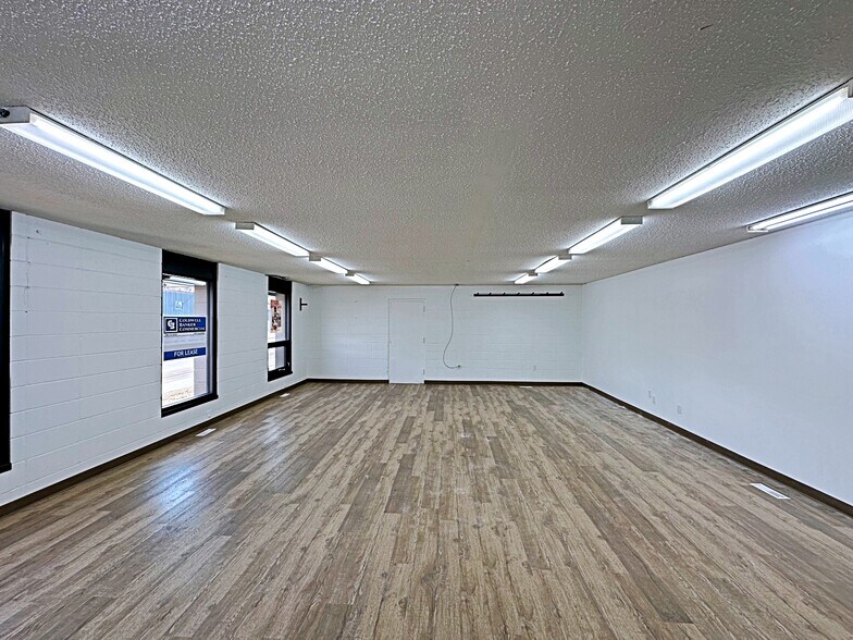 More Photos Of 8127 Fraser Av, Fort McMurray Service For Lease