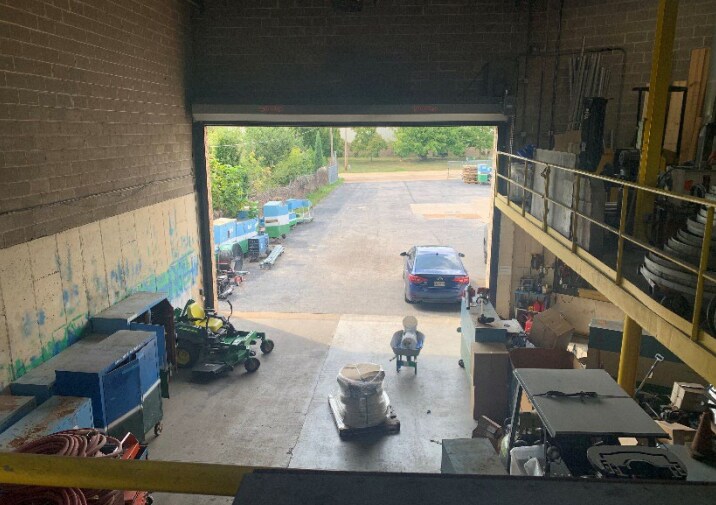 More Photos Of 524 Clark Ave, Kirkwood Warehouse For Lease