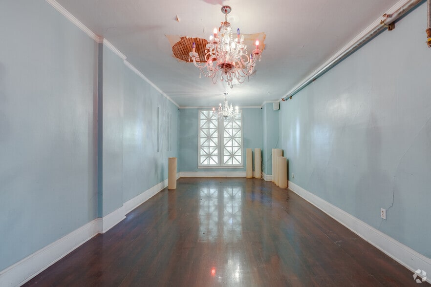 More Photos Of 3862 SE Hawthorne Blvd, Portland Movie Theatre For Sale