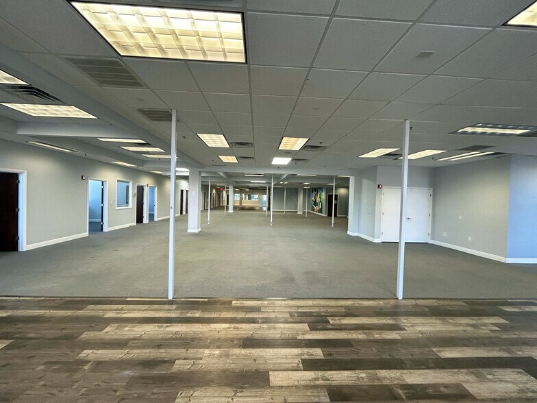 More Photos Of 201 SE 2nd Ave, Gainesville Office Residential For Lease