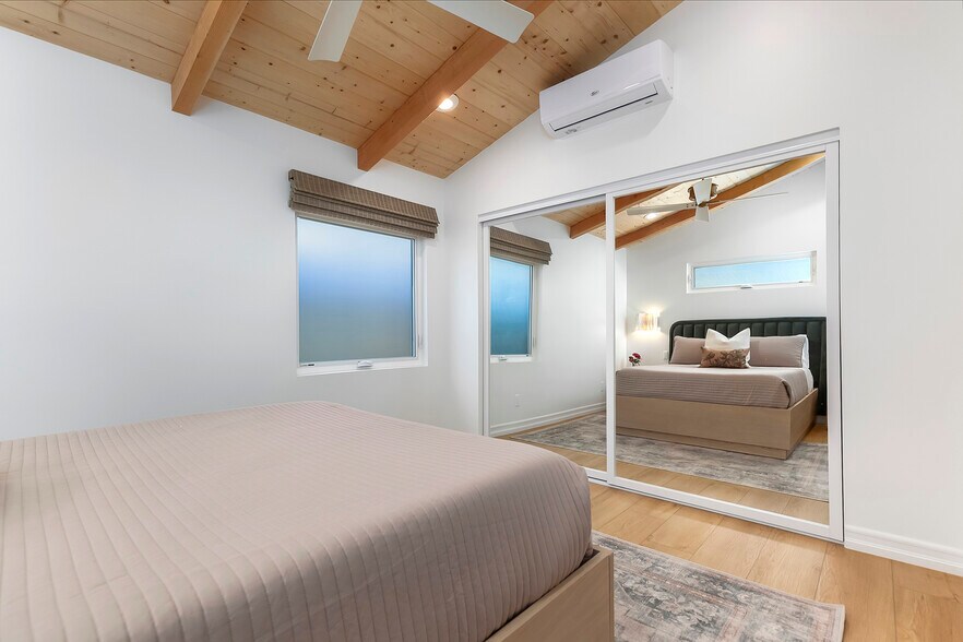 More Photos Of 3795 Ocean Front Walk, San Diego Apartments For Sale