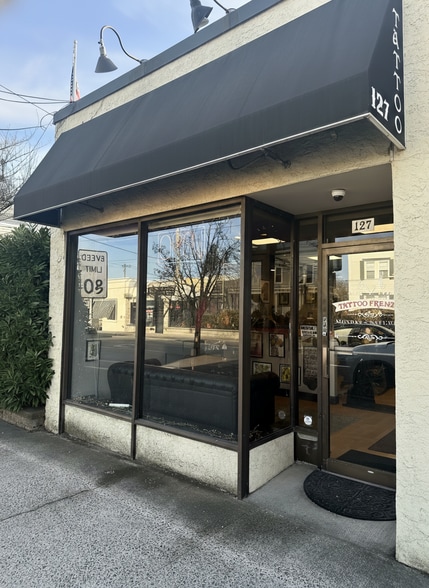 Primary Photo Of 123-127 Merrick Rd, Amityville Storefront For Lease