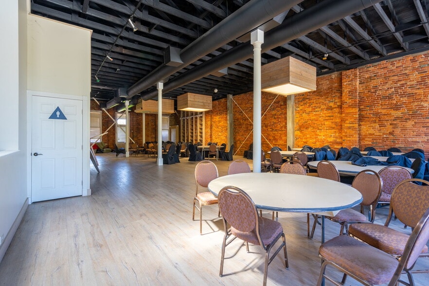 More Photos Of 910 2nd St, Sacramento Bar For Sale