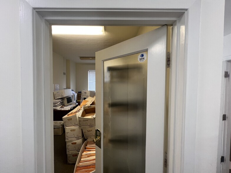 More Photos Of 160 Waverly Pl, San Francisco Storefront Retail Office For Lease