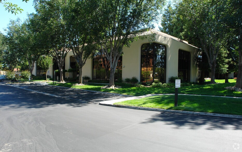 More Photos Of 19925 Stevens Creek Blvd, Cupertino Office For Lease