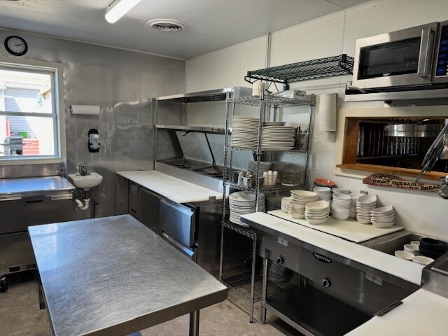 More Photos Of 2079 Spruce St, Ranier Restaurant For Sale