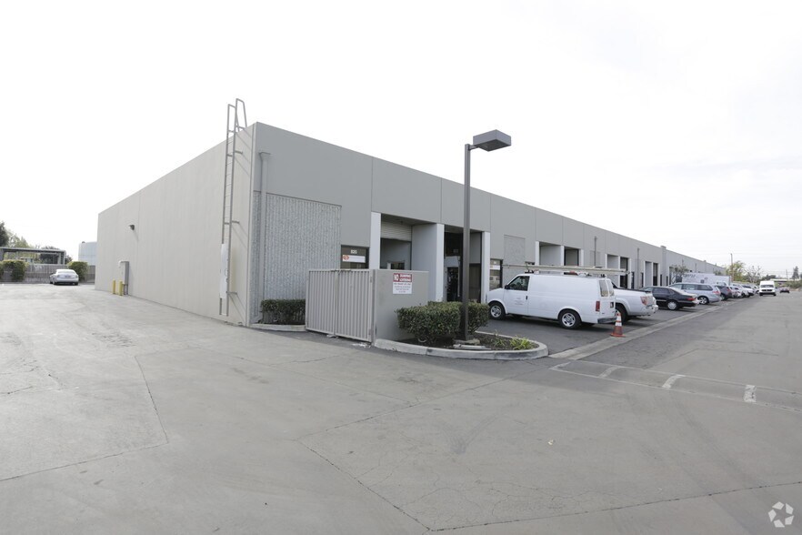 More Photos Of 14392 Hoover St, Westminster Warehouse For Lease