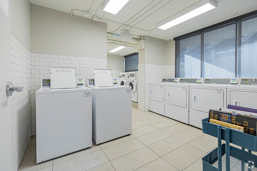 More Photos Of 2105 90 Av SW, Calgary Apartments For Lease